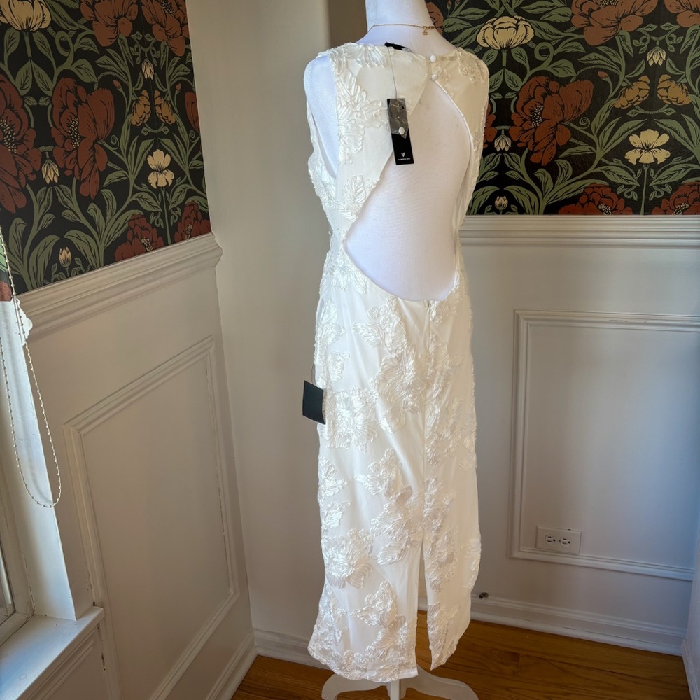 Floral Embroidered Mesh Dress w. Open Back 🪽 Bridal